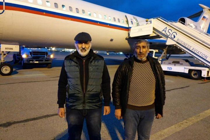 Əsir və girovlar Bakıya gətirildi